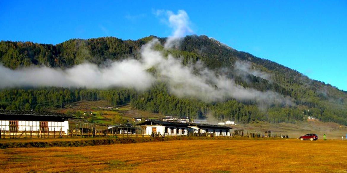 PUNAKHA - PHOBJIKHA (2900 M) 82 km / 3 hrs 