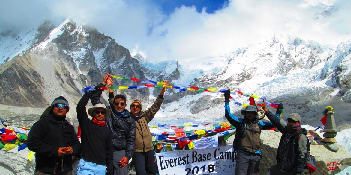 LOBUCHE – EVEREST BASE CAMP (5364 M) – GORAKSHEP (5140 M) 9 hrs trek