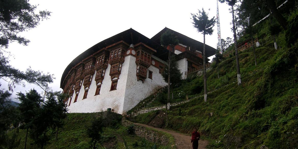 ARRIVE IN PARO – THIMPHU (2350 M) 51 km / 1 ½ hrs – hike to Tango Gompa (2 hrs return)