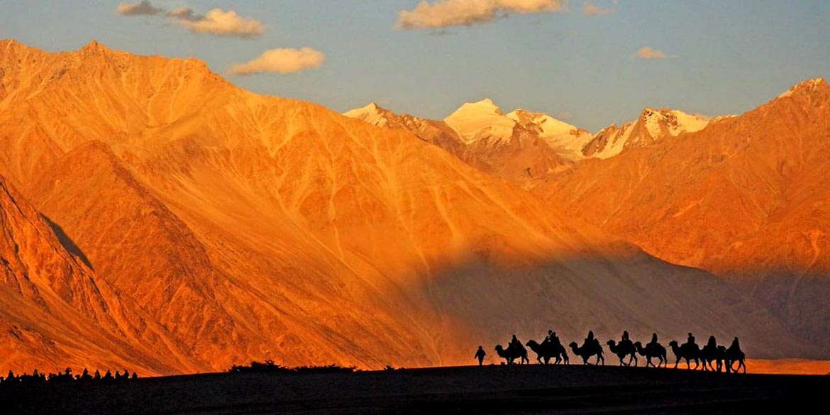 <strong>Turtuk - Nubra Valley at HUNDER </strong>83 kms / 2 ½ hrs