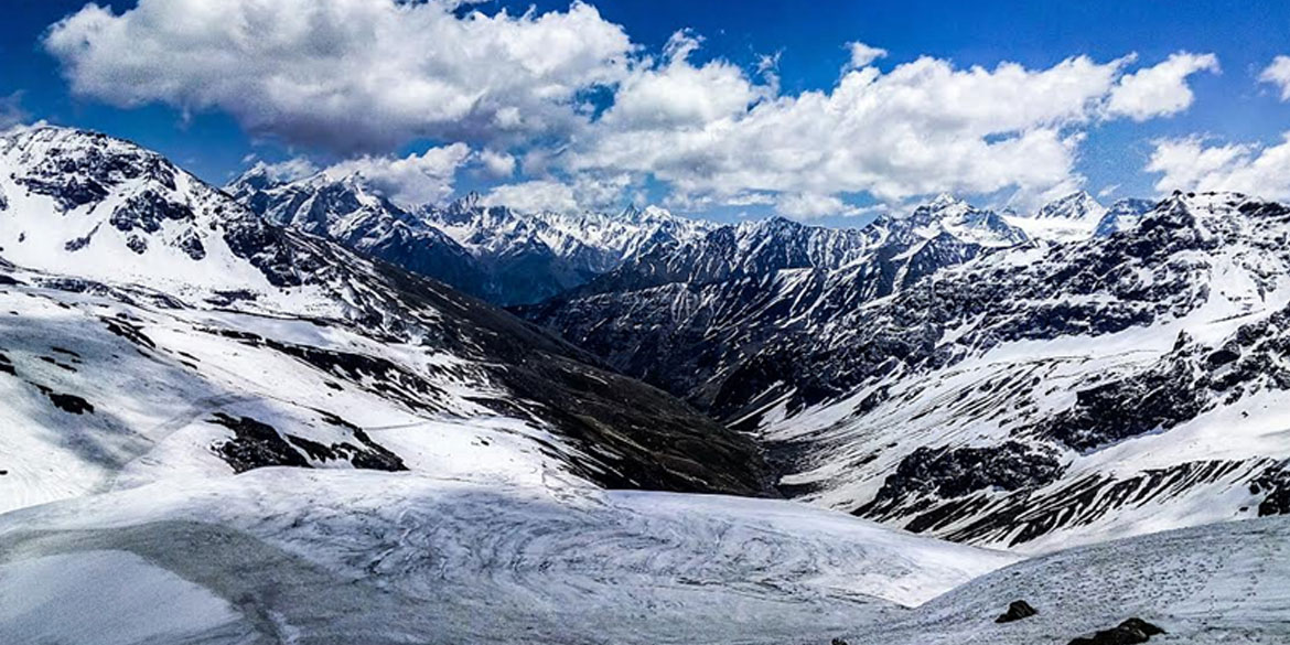 Base of Rupin pass- Rupin pass (4750m) – Dandrash (3450M) – 6-7 hrs