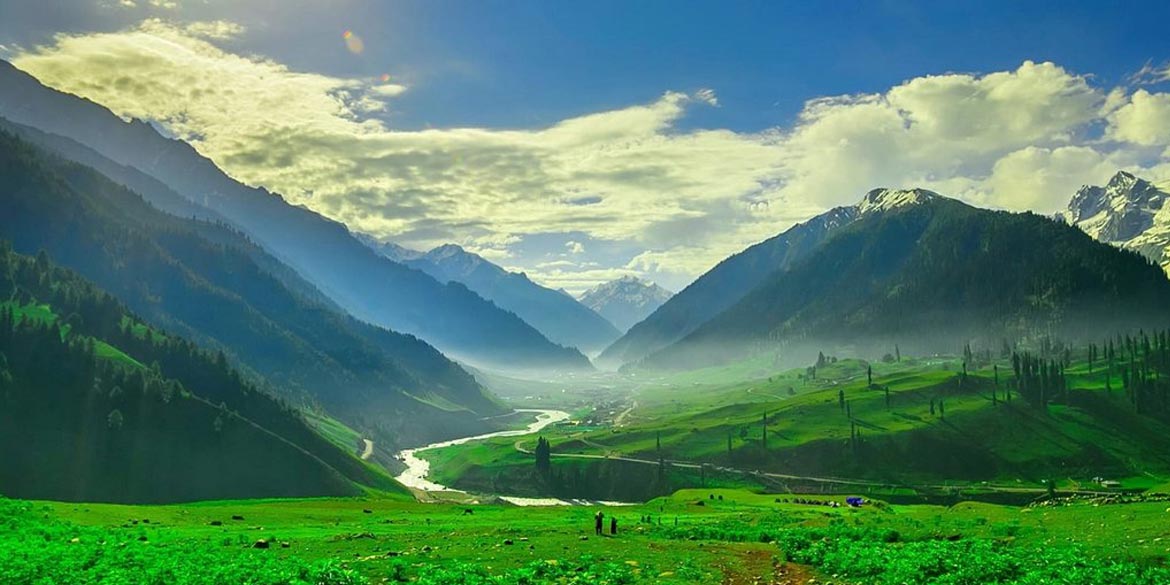 SRINAGAR AIRPORT- SONAMARG (2740 M / 8900 ft) 84 km / 2 ½ hrs drive 