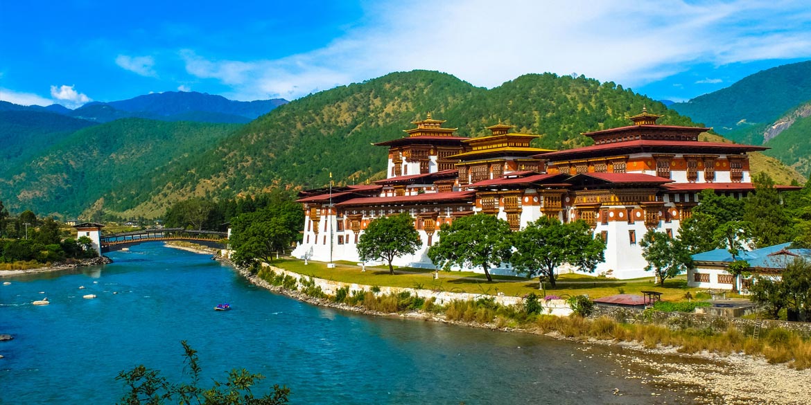 THIMPHU – PUNAKHA (1250 M) 85 kms / 3 hrs